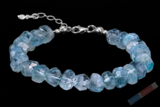 Náramek z broušeného akvamarínu QAA, nepravidelné čočky cca 8 až 10 mm x 5 až 6 mm, stříbro Ag 925/1000, "šperk pro královnu všech vodních království III" (AK8903NS)
