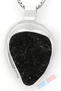 Větší unisex stříbrný přívěsek (Ag 925/1000) s turmalínem skorylem QAA, cca 40 x 30 mm, "ochrana proti negativní energii" (TU1769P)