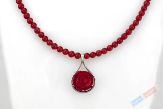Originální náhrdelník v boho stylu z korálu s přívěskem z korálu ve tvaru růže, "šperk pro princeznu z království růží" (K1186S)