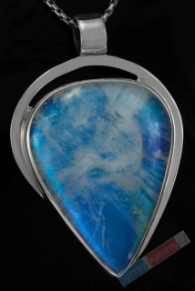 Větší stříbrný přívěsek (Ag 925/1000) s bílým měsíčním kamenem QAA, obrácená kapka cca 47 x 37 mm, nádherná modrá opalizace, "andělské zrcadlení II" (ME2807P)