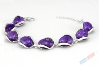 Originální stříbrný náramek (Ag 925/1000) s čaroitem QAA, osm kamenů o velikosti cca 15 x 12 mm, "mystická krása II" (CA2639NS)