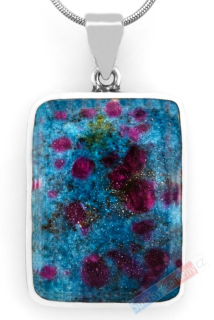 Unisex stříbrný přívěsek (Ag 925/1000) s kyanitem s rubínem QA, cca 33 x 25 mm, krásné probarvení, "květy v jezeře" (RUK1089P)