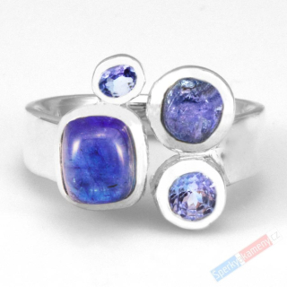 Originální stříbrný prsten (Ag 925/1000) s tanzanitem QA, čtyři kameny o celkové velikosti cca 16 x 18 mm, POUZE VELIKOST 59/60, RARITA (TZ5002R)