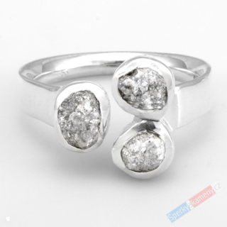 Originální stříbrný prsten (Ag 925/1000) se třemi surovými diamanty QA, kameny o velikosti cca 6 až 8 mm, POUZE VELIKOST 59, "prsten pro princeznu z diamantových skal" (DA2722R)