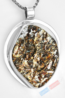 Větší stříbrný přívěsek (Ag 925/1000) s přírodním astrofylitem QAA, cca 46 x 39 mm, "harmonie čaker II", RARITA (ASF2762P)