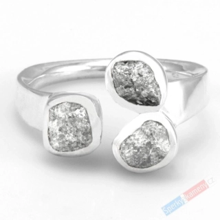 Originální stříbrný prsten (Ag 925/1000) se třemi surovými diamanty QA, kameny o velikosti cca 7 x 8 mm, POUZE VELIKOST 58/59, "prsten pro princeznu z diamantových skal" (DA2723R)