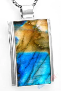 Větší unisex stříbrný přívěsek (Ag 925/1000) s labradoritem QAA, cca 40 x 26 mm, "svítání nad mořským pobřežím Madagaskaru" (LB2007P)