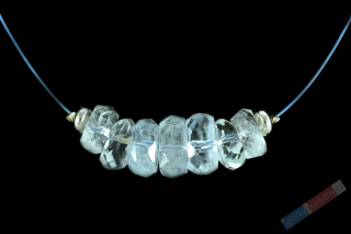 Originální náhrdelník z broušeného akvamarínu QAA na lanku, stříbro Ag 925/1000, velké nepravidelné čočky cca 6-7 x 9-10 (AK4702S)